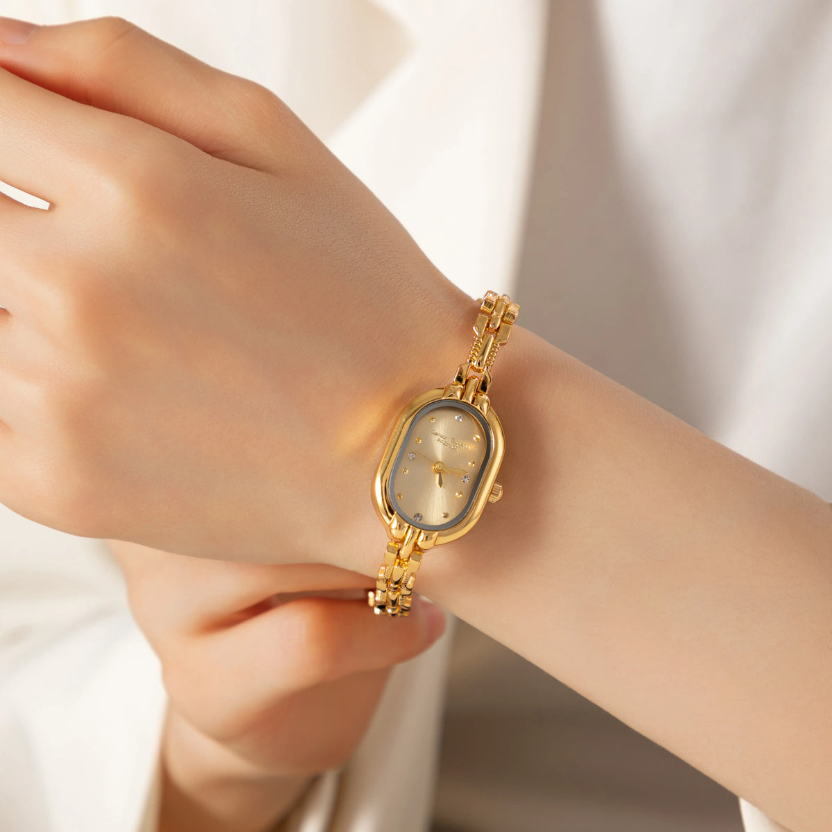 Viktorija Oval Guld