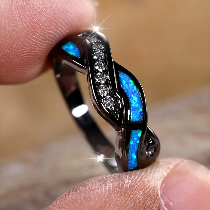 Baltojo aukso žiedas su juodu ir mėlynu safyru