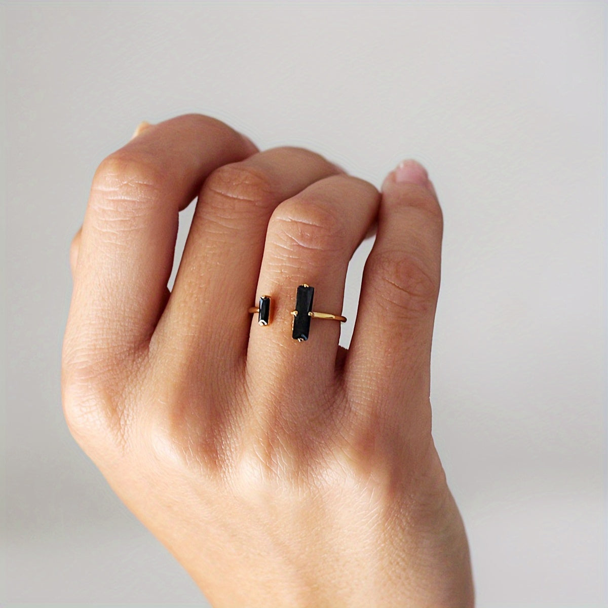 Minimalistinis klasikinis obsidiano žiedas
