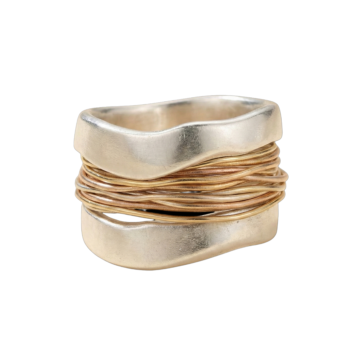 Sølvring med gyldent traddesign