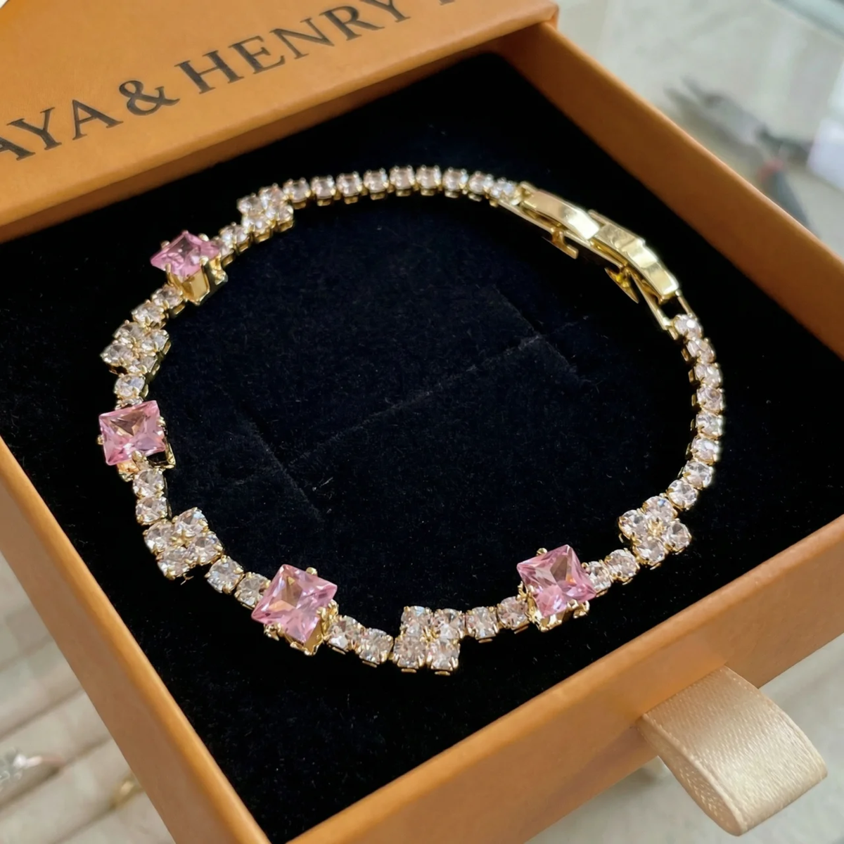 Auksinė teniso apyrankė „Blush Squares“ apyrankė