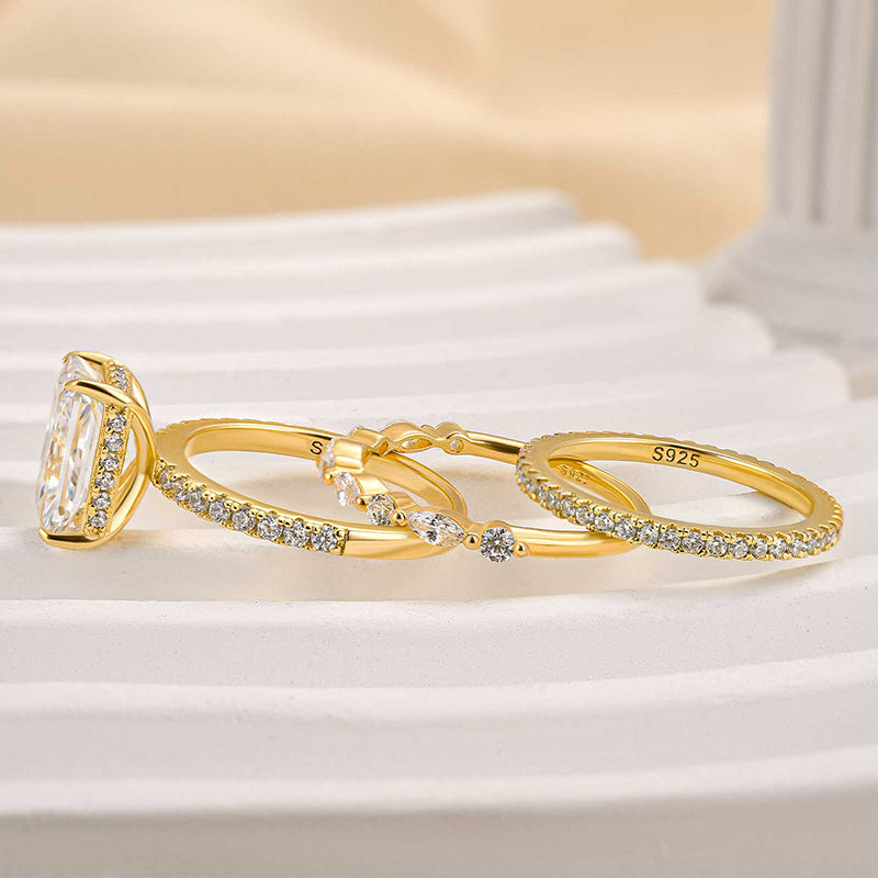 Elegantiškas auksinių žiedų rinkinys su rafinuotomis detalėmis
