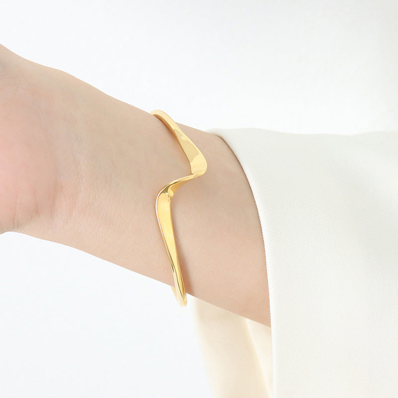 Iris auksinis bangle