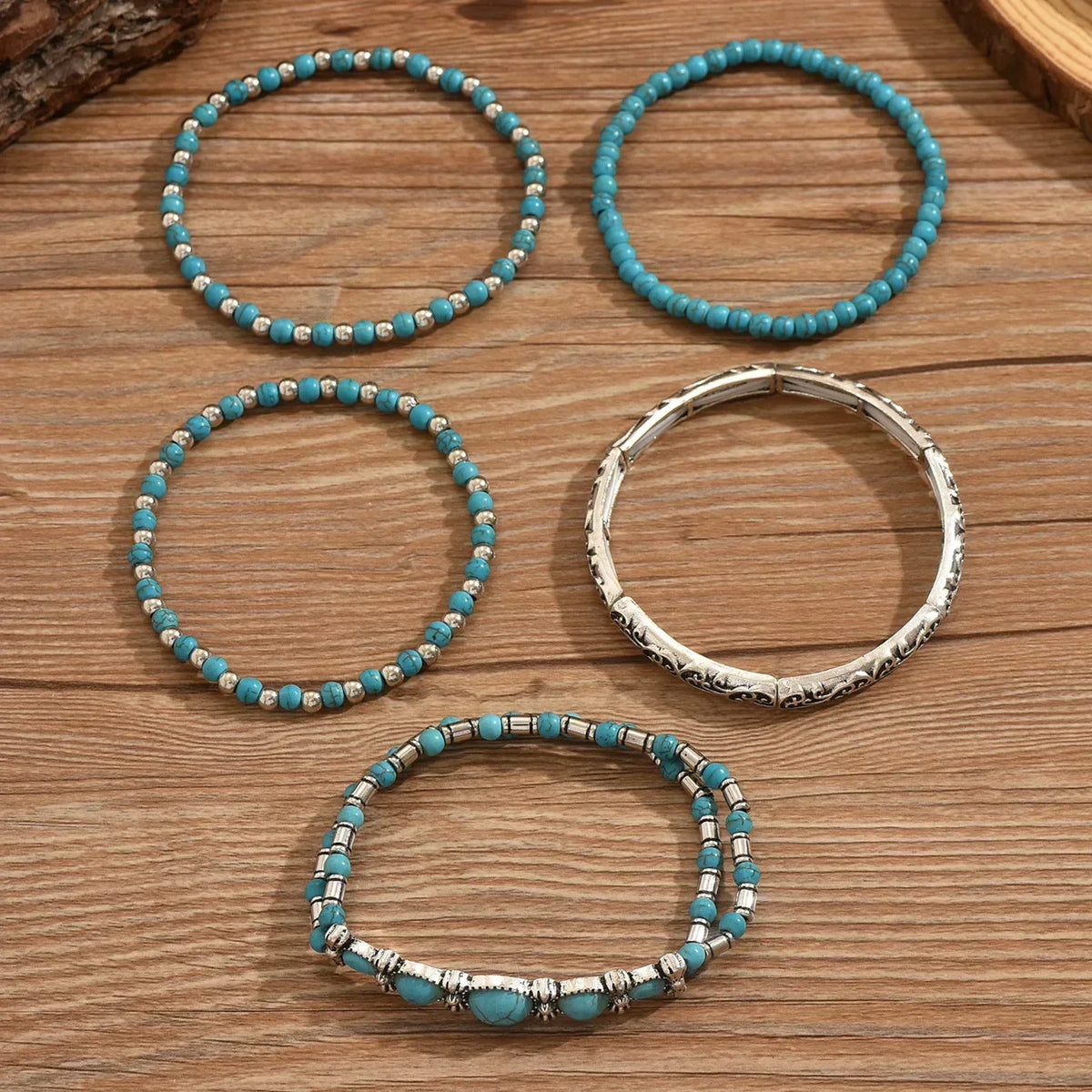 Boho stiliaus apyrankių rinkinys su turkio spalvos perlais