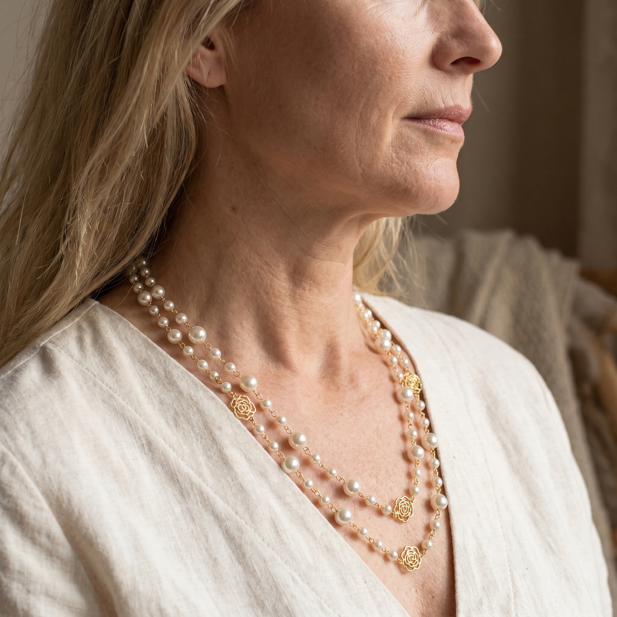 Elegantiška auksinė perlų grandinėlė
