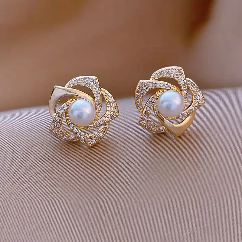 Elegantiški blizgūs spiralės auskarai su perlu