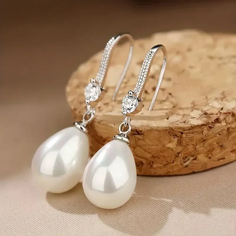 Dangling auskarai su bright pearls | Baltas auksinis