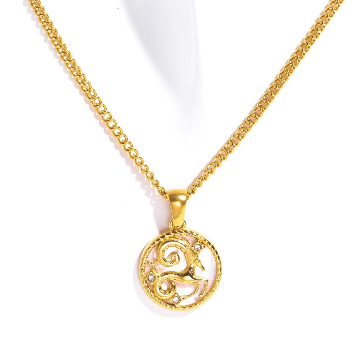 Grandinėlė su balta kriaukle ir zodiako moneta „Regina“
